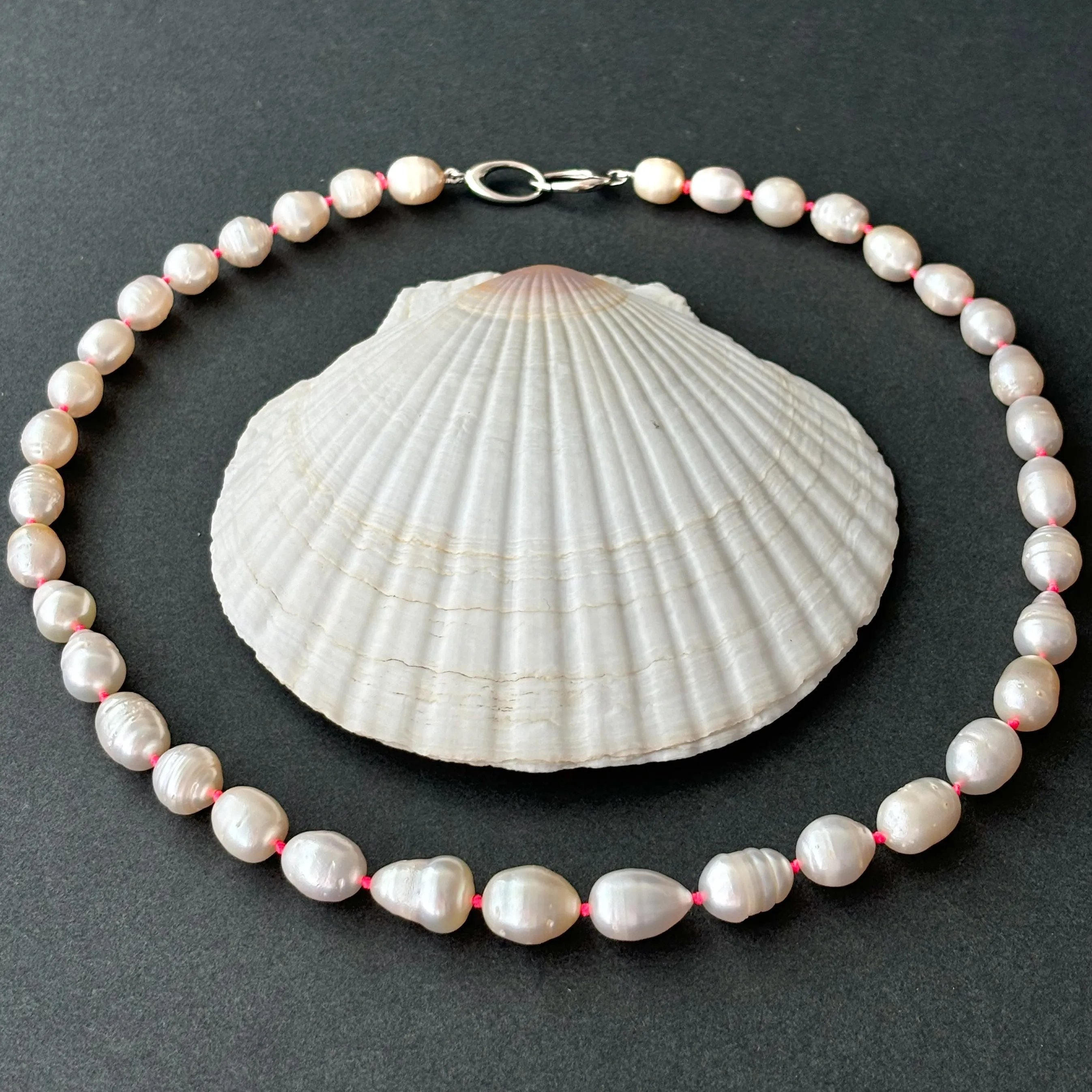 BUTTER COLOR FUNKY SOUTH SEA PEARLS ON NEON KNOTS