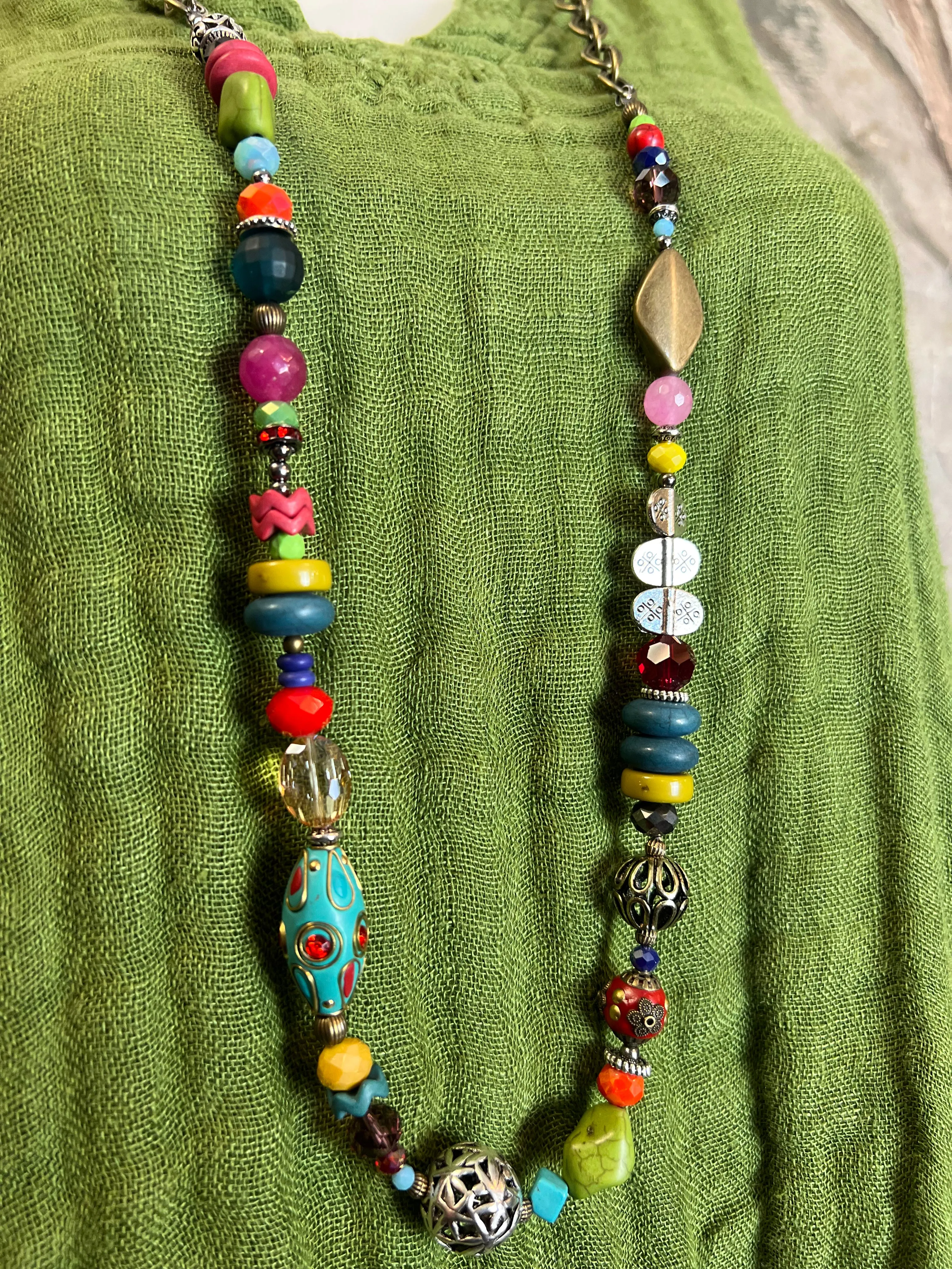 LS047 Artsy Beaded Necklace