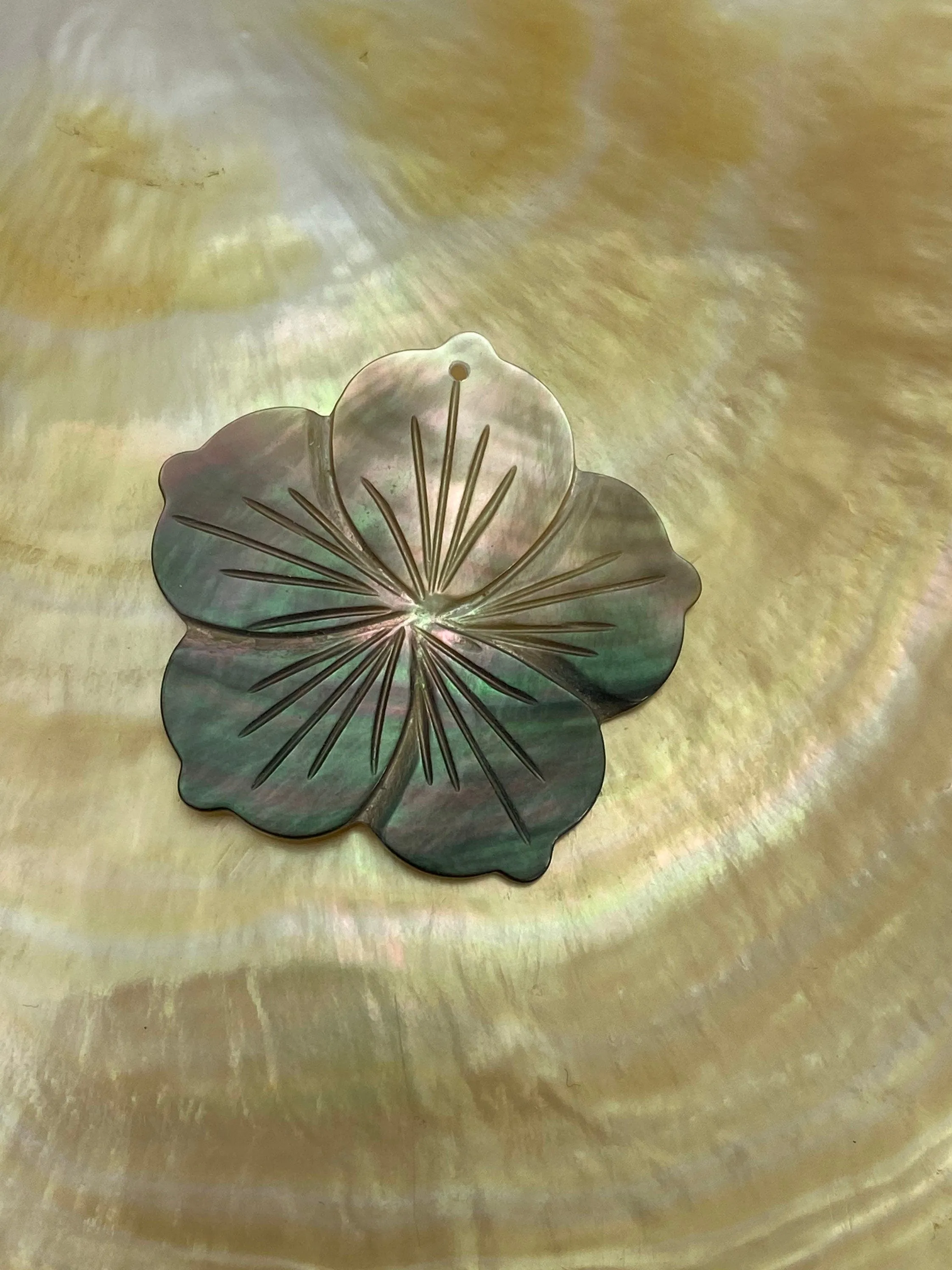 M90 Black Tahitian MOP Hibiscus