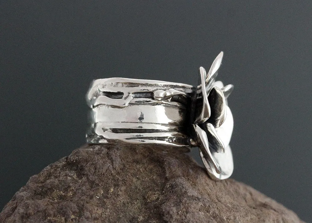 Wide Vine Dogwood Ring with Rose Gold Center